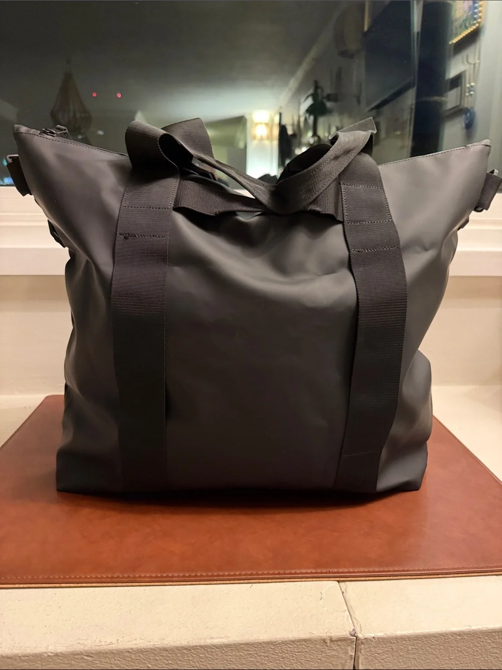 🎂SALE🎂 NWOT 🎂 RAINS 🎂 WATERPROOF TOTE BAG 🎂 BLACK 🎂 MEDIUM - Picture 3 of 8